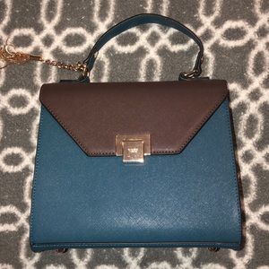 Fancy purse that stands up